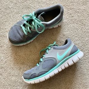 Nike Runners Mint & Grey